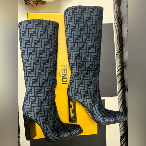 FENDI VELVET LOGO BOOTS - Picture 7 of 13